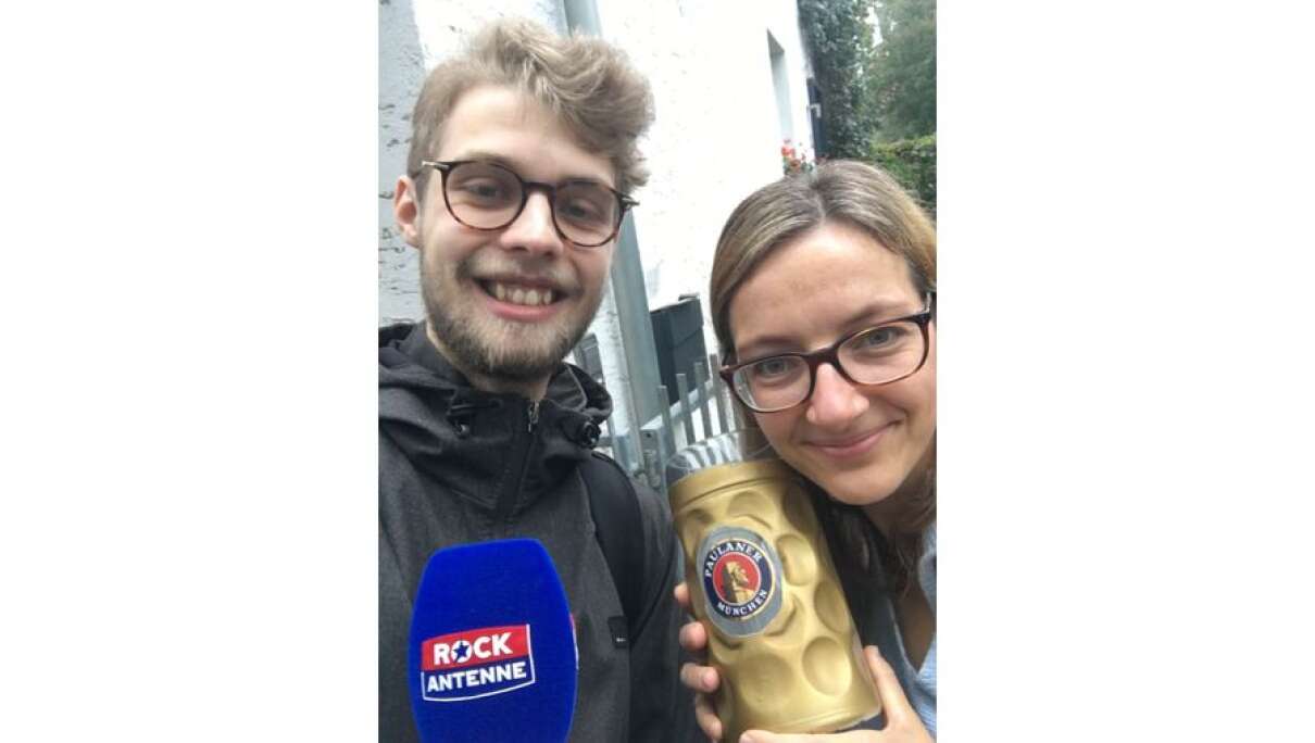 ROCK ANTENNE-REPORTER Morten freut sich mit Tatjana aus Gießen