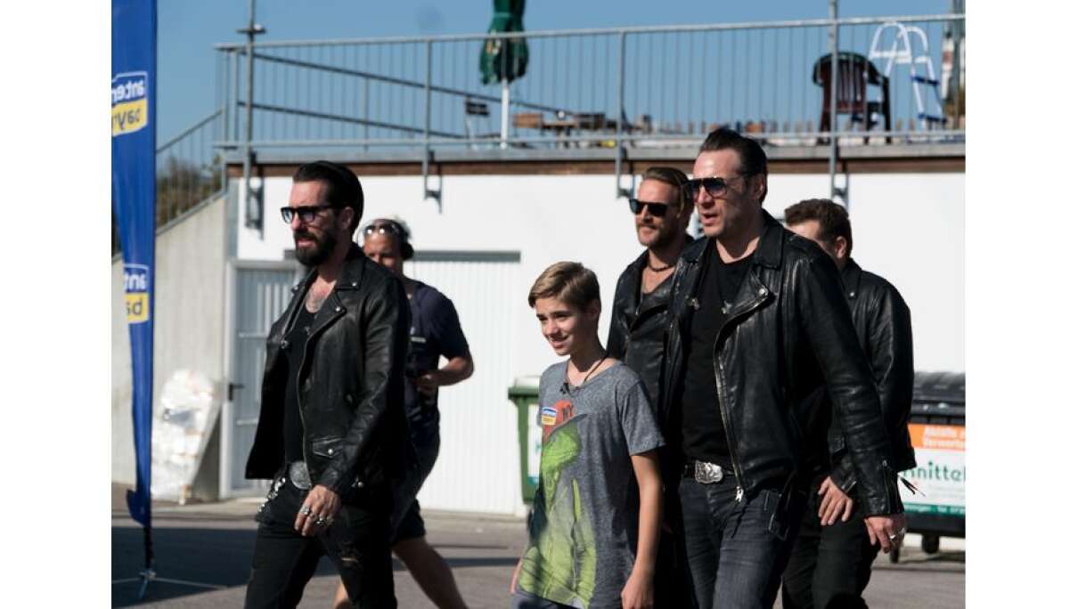 The BossHoss und Adrian auf den Weg zu Adrians Konzert in Bellenberg