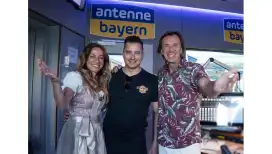 Das "Guten Morgen Bayern"-Team freut sich über den Besuch von Volks Rock´n´Roller Andreas Gabalier