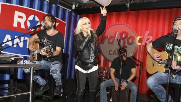 Doro Pesch rockt das Hard Rock Cafe