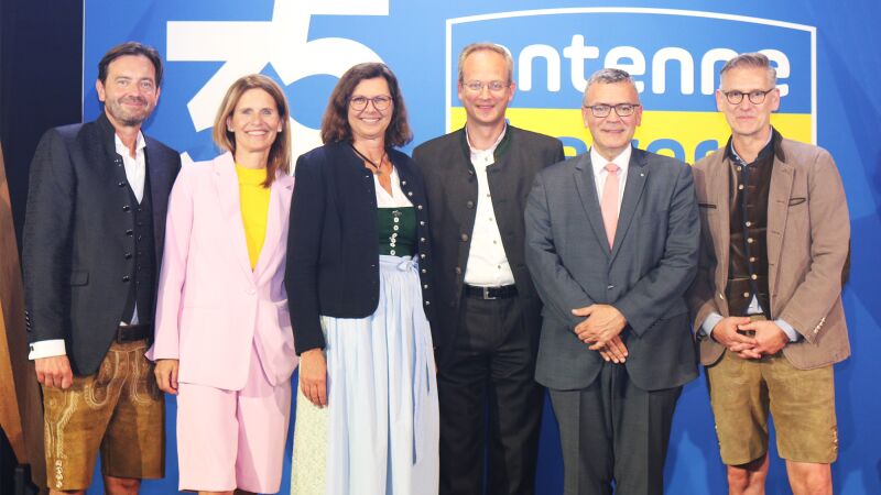 Stefan Meixner, Katrin Müller-Hohenstein, Landtagspräsidentin Ilse Aigner, BLM-Präsident Dr. Thorsten Schmiege, Medienminister Dr. Florian Herrmann, Felix Kovac