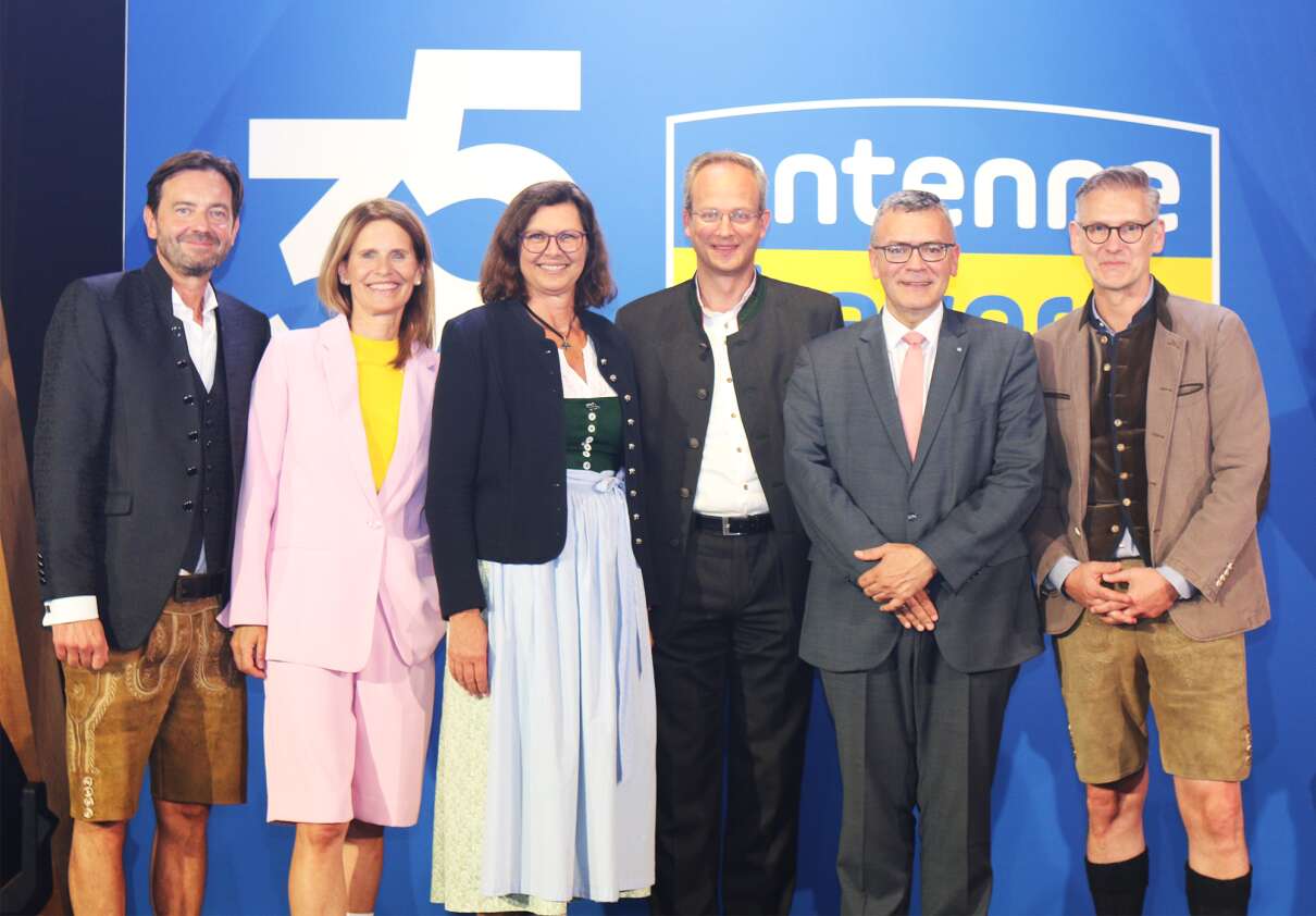 Stefan Meixner, Katrin Müller-Hohenstein, Landtagspräsidentin Ilse Aigner, BLM-Präsident Dr. Thorsten Schmiege, Medienminister Dr. Florian Herrmann, Felix Kovac