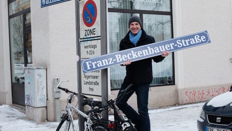 ANTENNE BAYERN und Leiki mit Franz-Beckenbauer-Straße