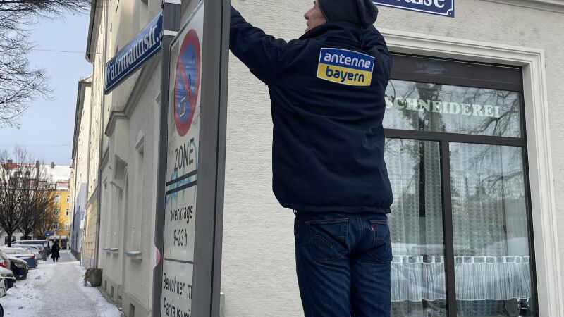 ANTENNE BAYERN und Leiki mit Franz-Beckenbauer-Straße